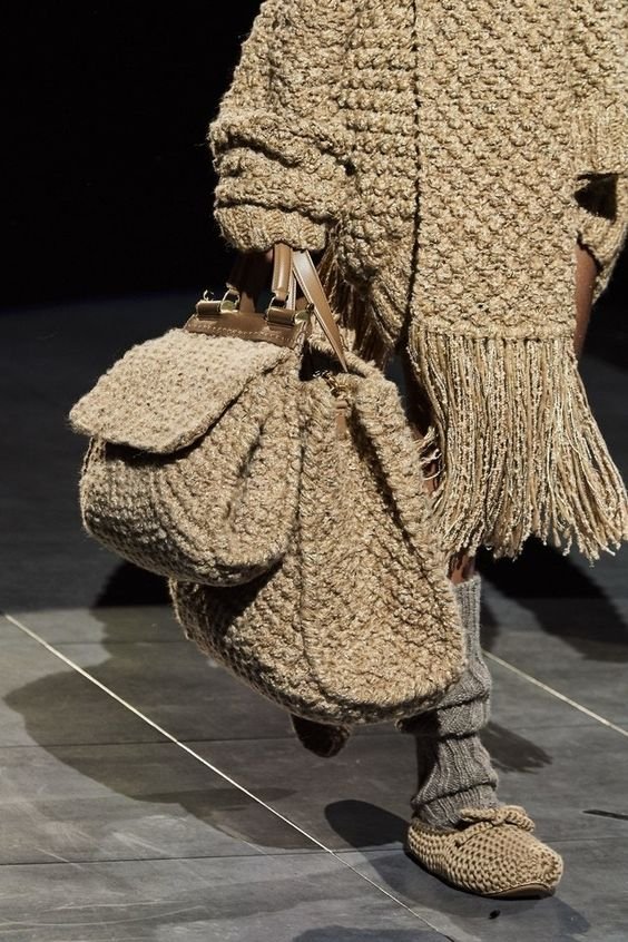 Los bolsos hechos con lana para tus looks invernales en 2021