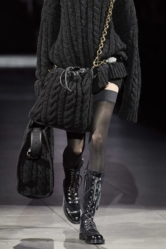 Bolsos hechos con lana para tus looks invernales en 2021 Dolce y gabbana