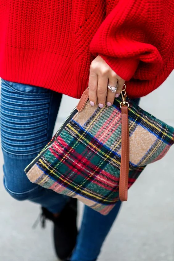 Bolsos hechos con lana estilos escocesess